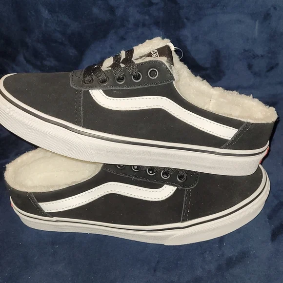 New Vans "Ward Mule" Old Skool style sizes 9.5 and 7.5 - Picture 2 of 6